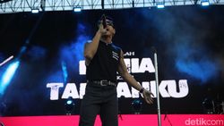 Nidji Ajak Penonton Nostalgia dan Nikmati Sunset Bareng di WJF 2024 Nidji Ajak Penonton Nostalgia dan Nikmati Sunset Bareng di WJF 2024