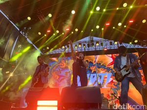 Nidji Ajak Nostalgia Penonton Konser WJF 2024