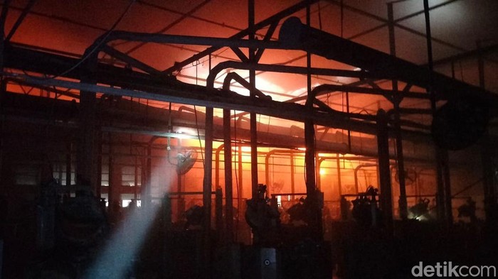 pabrik di Sidoarjo terbakar