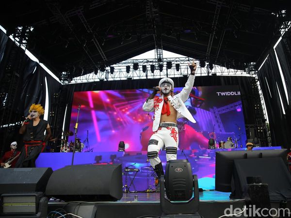 Penampilan Kuburan Band Jadi Pembuka Konser WJF 2024