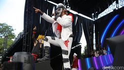 Penampilan Kuburan Band Jadi Pembuka Konser WJF 2024 Penampilan Kuburan Band Jadi Pembuka Konser WJF 2024