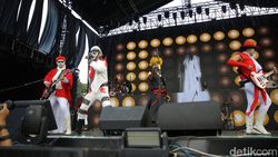 Penampilan Kuburan Band Jadi Pembuka Konser WJF 2024 Penampilan Kuburan Band Jadi Pembuka Konser WJF 2024