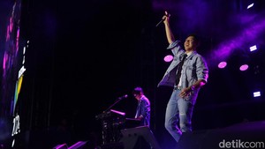 Yovie and Nuno kembali membuat penonton konser WJF 2024 makin galau.