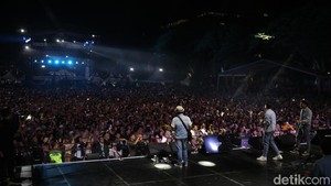 Setelah itu, lagu Mengejar Mimpi sukses membius penonton WJF 2024.