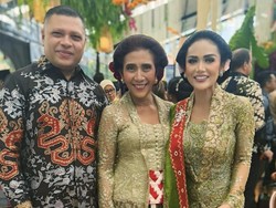 7 Potret Seleb Hadiri Pernikahan Anak Susi Pudjiastuti, KD Datang Pakai Becak
