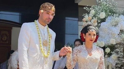 Foto: Akad Nikah Putri Susi Pudjiastuti dan Bule Prancis, Ada Momen Haru