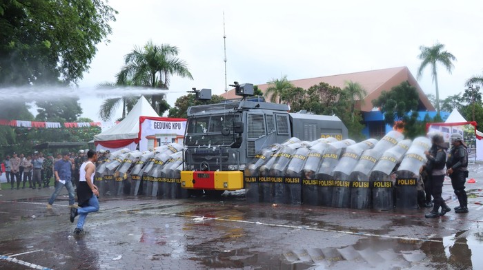 Polres Bontang menggelar Simulasi Sistem Pengamanan Kota (Sispamkota) untuk mempersiapkan pengamanan Pemilihan Kepala Daerah di Kota Bontang.