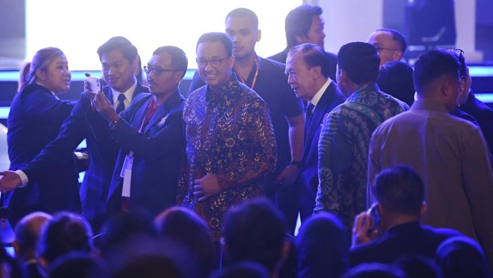 Presiden Joko Widodo berpidato saat pembukaan Kongres ke-III Partai Nasdem di Jakarta, Minggu (25/8/2024). Kongres ke-III Partai Nasdem itu mengusung tema sinergi membangun bangsa. ANTARA FOTO/Akbar Nugroho Gumay/YU