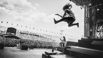Juara dua kategori dipegang oleh Nikolaj Bransholm dari Denmark dengan foto Baest at Copenhell. Foto: Nikolaj Bransholm/Prix de la Photographie Paris