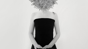 Juara satu kategori Portraiture dipegang oleh Eva Chupikova dari Republik Ceko dengan foto Nevermore. Foto: Eva Chupikova/Prix de la Photographie Paris