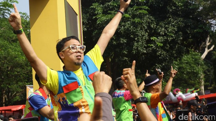 Penampilan Project Pop meriahkan Bank Mega ‘Tap To Pay’. Para pengunjung antusias melihat penampilan Project Pop.