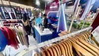 Selain beragam kuliner lokal tersebut, hajatan istimewa ini juga melibatkan UMKM binaan Bakti BCA dan BCA Bangga Lokal untuk turut menjajakan produk-produk unggulan mereka.