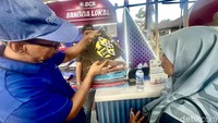 Acara ini menyuguhkan kehangatan tradisi yang disalurkan melalui kuliner nusantara dan kerajinan lokal dalam balutan suasana tempo dulu. Berangkat dari kecintaan yang sama terhadap tradisi lokal. 