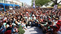 Deklarasi dukungan itu disampaikan langsung oleh Ketua Sahabat Bang Ara Sumedang, Andi Lesmana, saat menggelar acara Kirab Budaya di Alun-alun Sumedang, pada Minggu (25/8/2024).