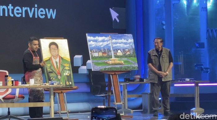 SBY melukis di acara Pertamina Creativepreneur Summit 2024 di JCC Senayan Jakarta. (Devi/detikcom) SBY melukis di acara Pertamina Creativepreneur Summit 2024 di JCC Senayan Jakarta. (Devi/detikcom)