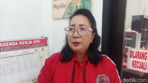 Sekretaris DPC PDIP Jembrana, Ni Made Sri Sutharmi, saat ditemui detikBali, Minggu (25/8/2024). (I Putu Adi Budiastrawan/detikBali)