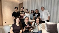 Di momen ulang tahunnya kemarin, anak Ahmad Dhani ini diberi kejutan kue ulang tahun oleh pacar, sahabat, dan keluarganya. Foto: Instagram @duljaelani