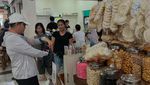 Sri Mulyani Kulineran di Bintaro, Jajan Nasi Pecel dan Sayur Lodeh