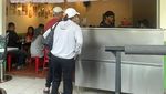 Sri Mulyani Kulineran di Bintaro, Jajan Nasi Pecel dan Sayur Lodeh