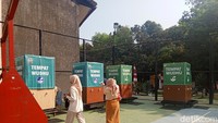 Lokasi tenda musala sendiri berada di samping venue konser. Tenda yang disediakan juga cukup besar.
