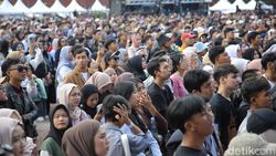 Tumpah Ruah Penonton Ramaikan Konser WJF 2024 Tumpah Ruah Penonton Ramaikan Konser WJF 2024