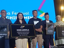 Apresiasi Pemprov Jabar untuk Nike Ardilla dan Ni Mursih Es Lilin Apresiasi Pemprov Jabar untuk Nike Ardilla dan Ni Mursih Es Lilin