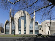 Penampakan Masjid di Jerman yang Ada Tempat Belanja-Perpustakaan