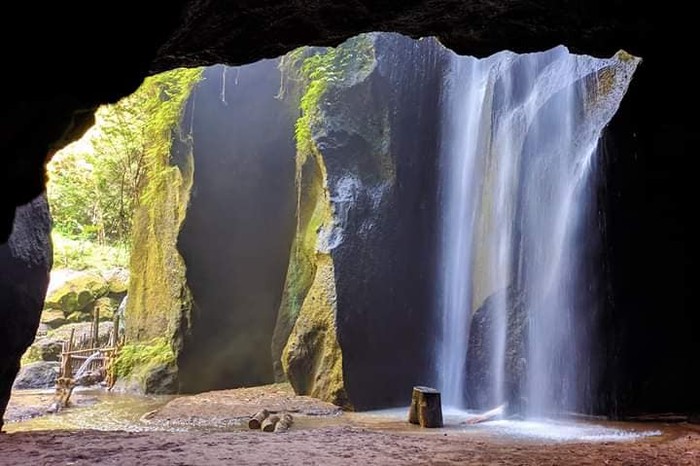 Air Terjun Goa Raja di Bangli, Bali. (Dok. Facebook Goa Raja Waterfall)