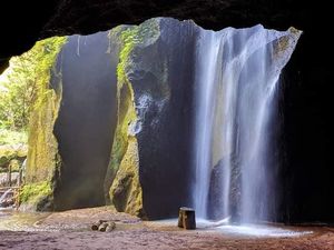 Air Terjun Goa Raja, Surga Tersembunyi di Bangli