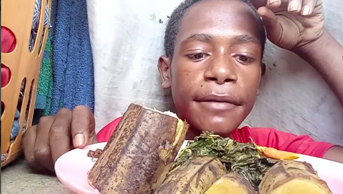 Aksi Bocah Papua Mukbang Pisang Rebus Banjir Pujian