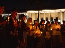 Aksi Nyala Lilin UGM, Prihatin Demokrasi Indonesia