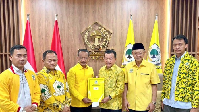 Al Haris saat terima rekom dari Ketum Partai Golkar