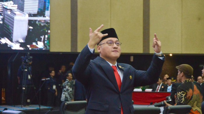 Kenneth Janji Melayani Warga dengan Dedikasi Penuh Usai Dilantik Sebagai Anggota DPRD Jakarta 2024-2029