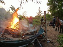 Arena Sabung Ayam di Mojokerto Dibakar Polisi, Pejudi Kabur