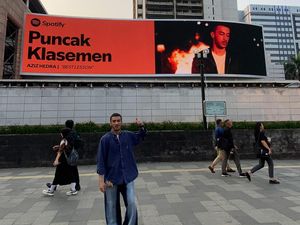 Aziz Hedra Pamer Wajah di Billboard, Jadi Cover Playlist Puncak Klasemen Spotify