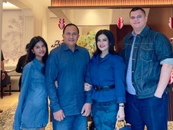 7 Potret Bella Saphira dan Anak Sambung yang Harmonis