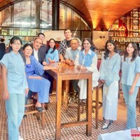 Ada pun saat perayaan ulang tahun Bella Saphira yang ke-51, Bella Saphira mengabadikan momen bersama keluarga beserta kedua anak sambungnya. Foto: dok. Instagram @bellasaphiraofficial