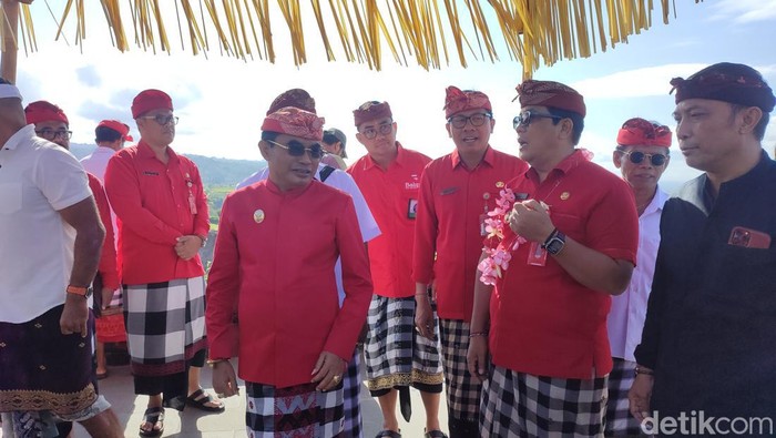 Bupati Tabanan, I Komang Gede Sanjaya, dan wakilnya, I Made Edi Wirawan. (Ahmad Firizqi Irwan/detikBali)
