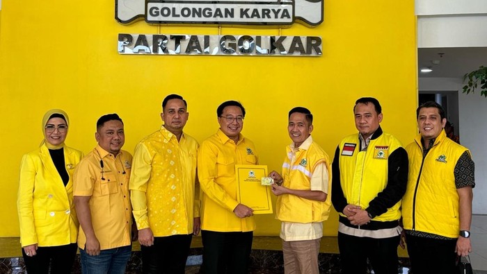 Calon Wali Kota Palembang Ratu Dewa menerima dukungan langsung dari Partai Golkar.