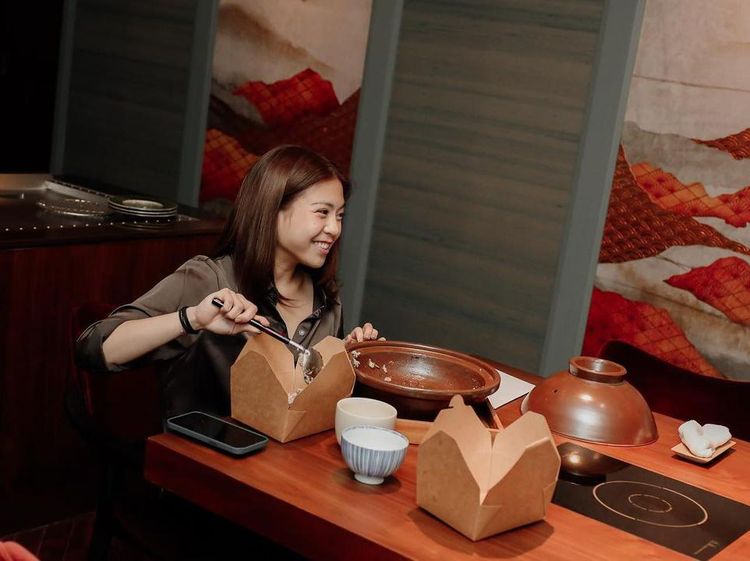 Gaya Keren Kulineran Clarissa Tanoesoedibjo dan Anthony yang Baru Menikah