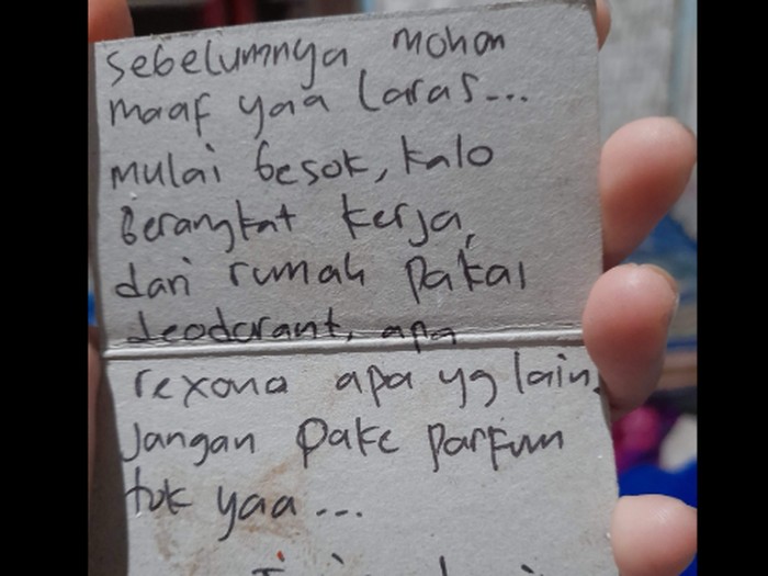 Curhatan wanita yang menerima pesan dari teman kantornya jika ia bau badan.