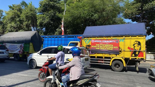Demo sopir di Kantor Gubernur Jatim.