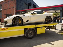 Deretan Mobil Mewah Disita dari Rumah Influencer Kontroversial Andrew Tate