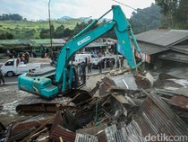Melihat Lagi Pembongkaran Lapak PKL dan Bangunan Liar di Puncak Bogor