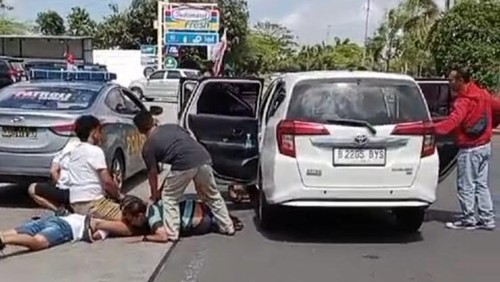 Detik-detik penangkapan tiga kurir sabu di Lombok Tengah, NTB, Minggu (25/8/2024).
