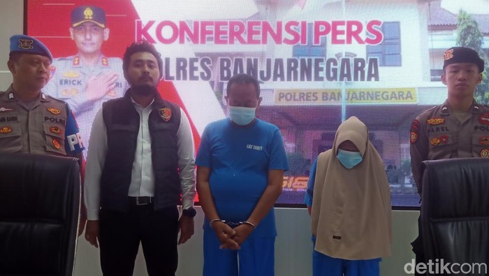 Komplotan kakek dan nenek copet saat dihadirkan di Mapolres Banjarnegara, Senin (26/8/2024).