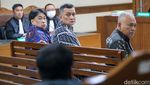 Ekspresi Dua Eks Direktur PT Timah Didakwa Terlibat Korupsi Penambangan Ilegal