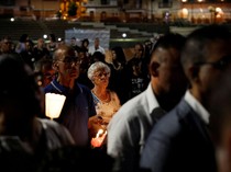 Duka Peringati Korban Tenggelamnya Kapal Pesiar Mewah di Italia