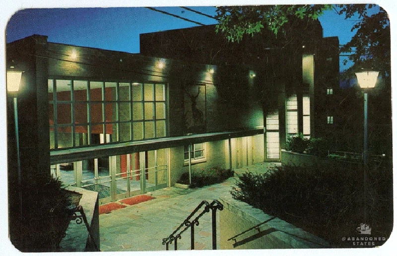 Dulu Bangunan Ini Ramai dan Populer, Kini Terbengkalai dan Berhantu