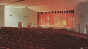 Dengan kapasitas 1200 orang, teater ini kini tidak digunakan sama sekali. Foto: Pablo Iglesias Maurer via Dcis